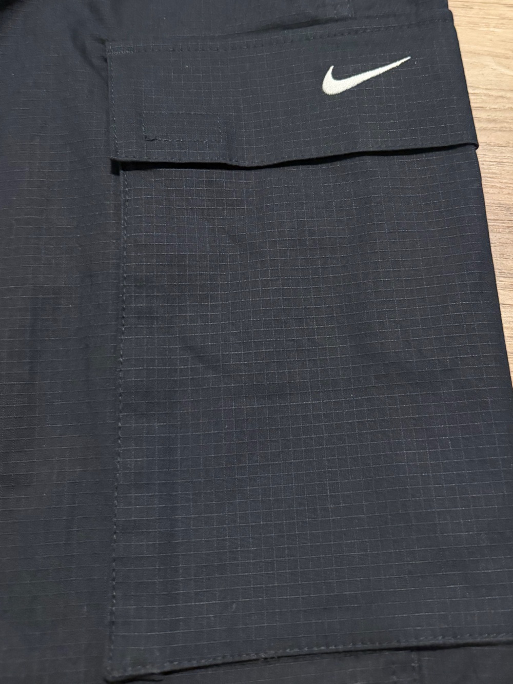 NWT Nike woven Cargo Parachute Ripstop Pants Womens Size Medium Black - Picture 5 of 10